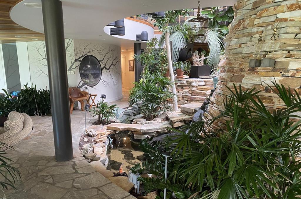 Bed and Breakfast Roundhouse Grotto YYC Exterior foto