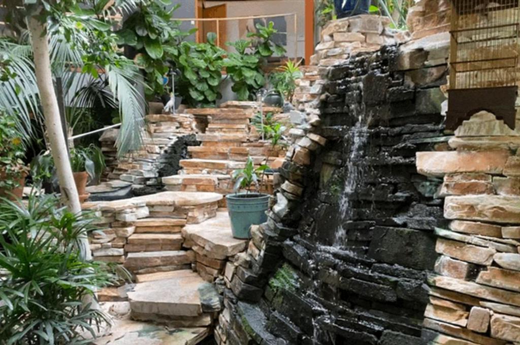 Bed and Breakfast Roundhouse Grotto YYC Exterior foto